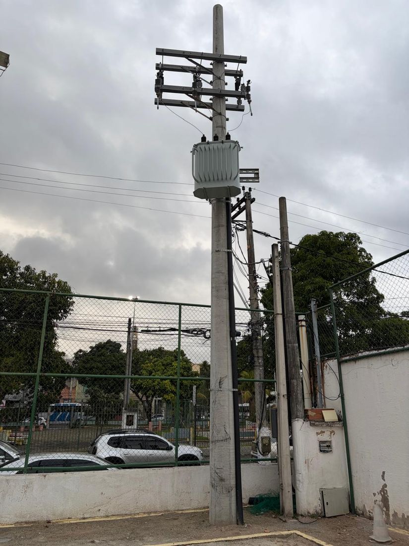Subestação aérea montada em poste