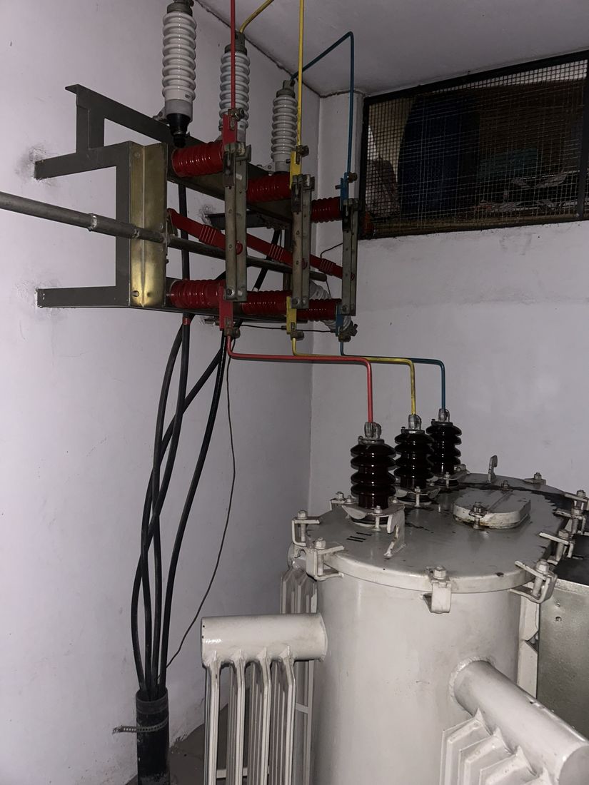 Cabine primária com transformador e proteção de média tensão